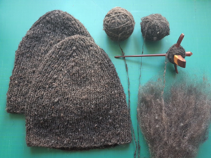 Von der Wolle übers Spinnen und Stricken bis zur Mütze